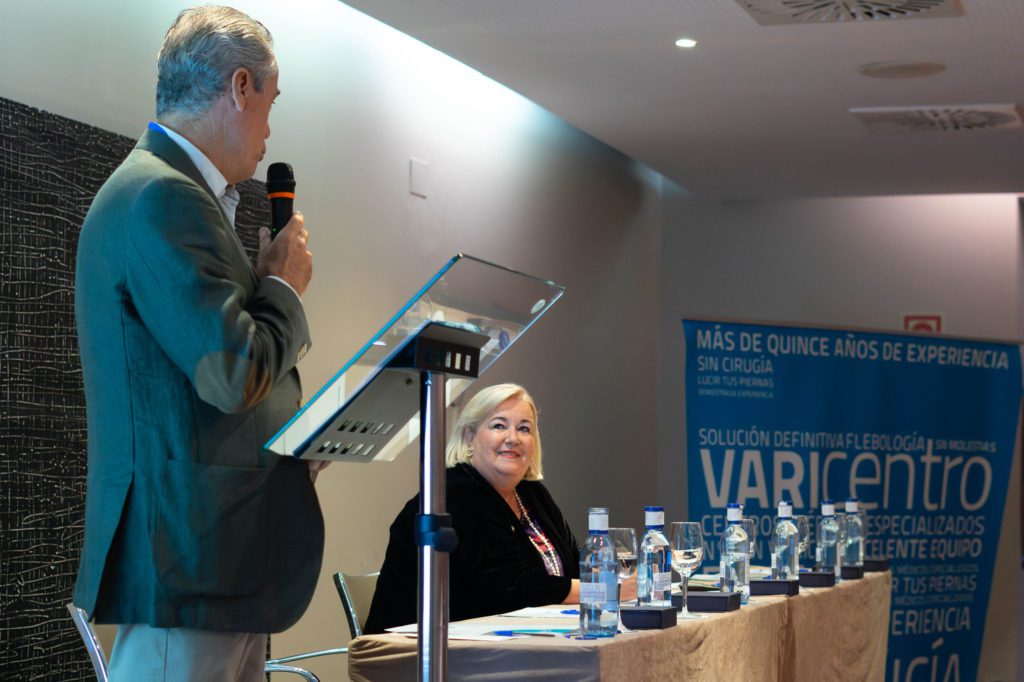Delegada Territorial de Salud y Consumo de Huelva e Ignacio Cañizares en IV Congreso VARIcentro