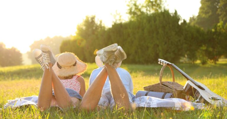 Viajes largos y varices: cómo cuidar tus piernas en vacaciones Consejos que puedes usar para que tus piernas no sufran en viajes largos y puedas disfrutar de tus vacaciones.