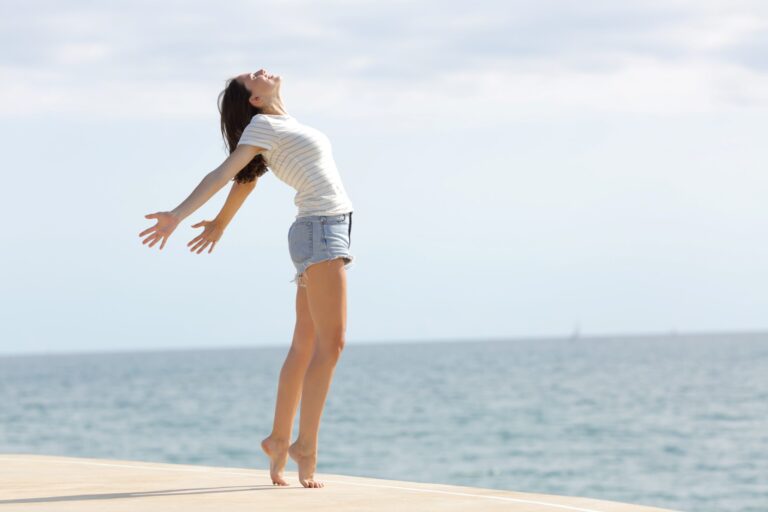 Rutina para lucir piernas ligeras este verano Cuidados para llevar una mejor rutina y cuidar tu salud venosa este verano
