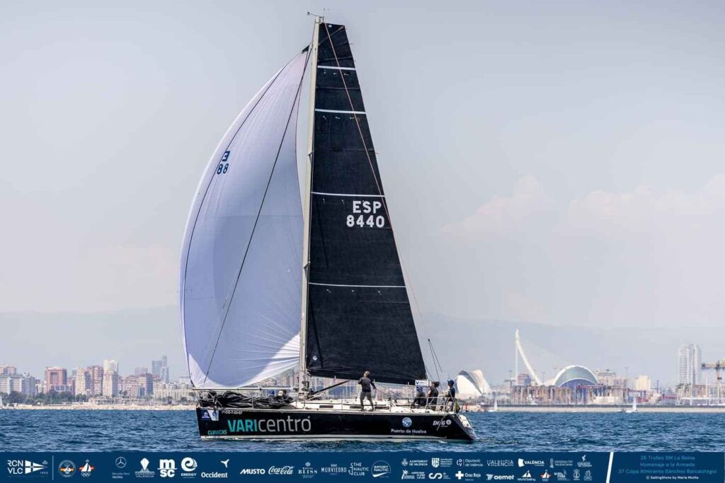 VARIcentro navega hacia el podio en el Trofeo SM La Reina 2025